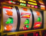 Kebaikan dan Keburukan Bermain Slot di Slots of Vegas Casino Online