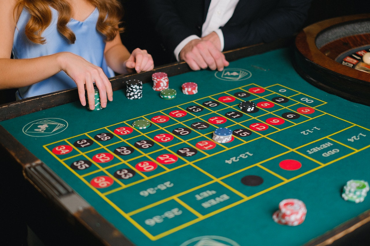 The Evolution of Online Casinos: PlayHub Casino's Role in the Industry