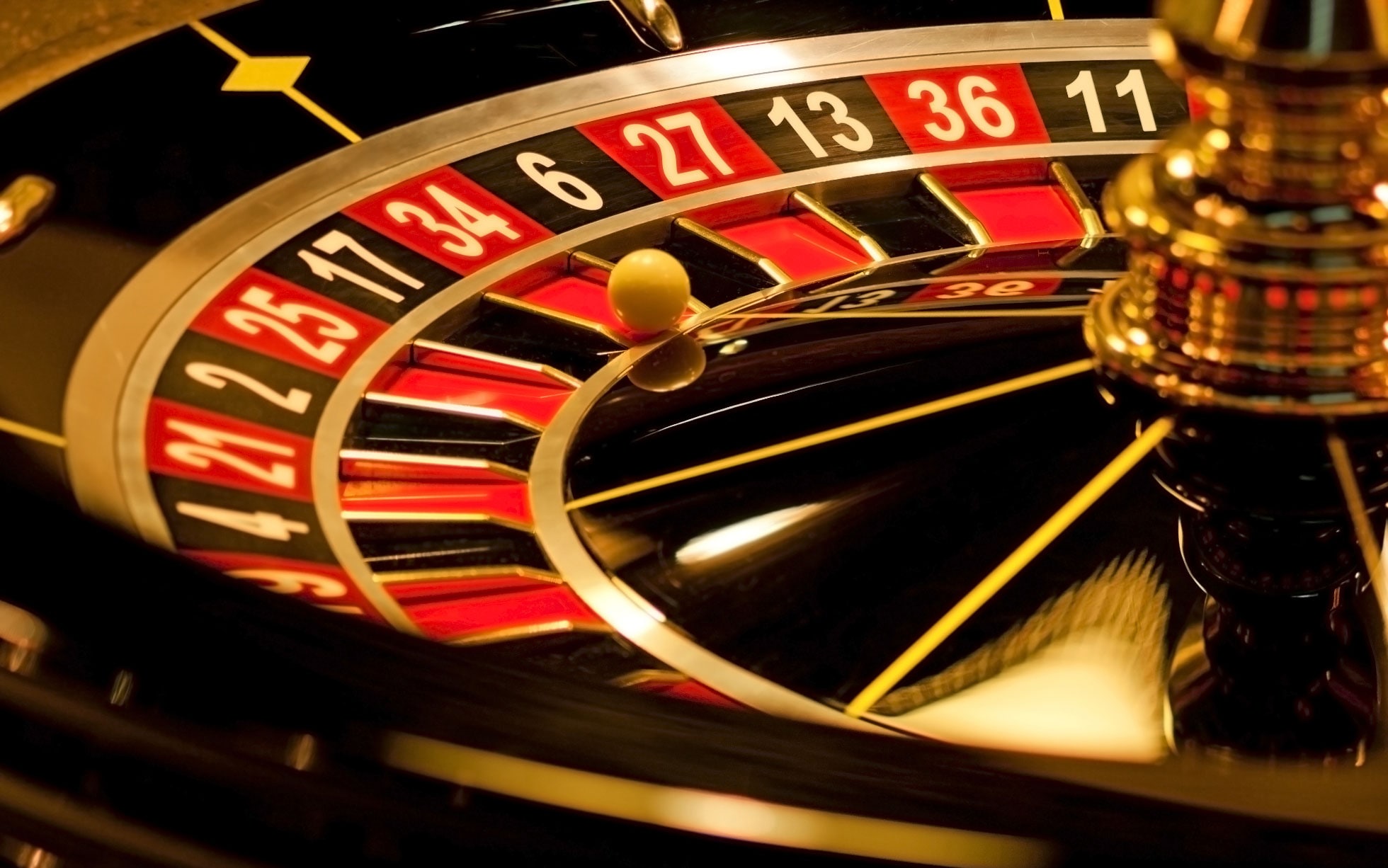 Exploring the Live Dealer Experience at Royal Ace Casino Online