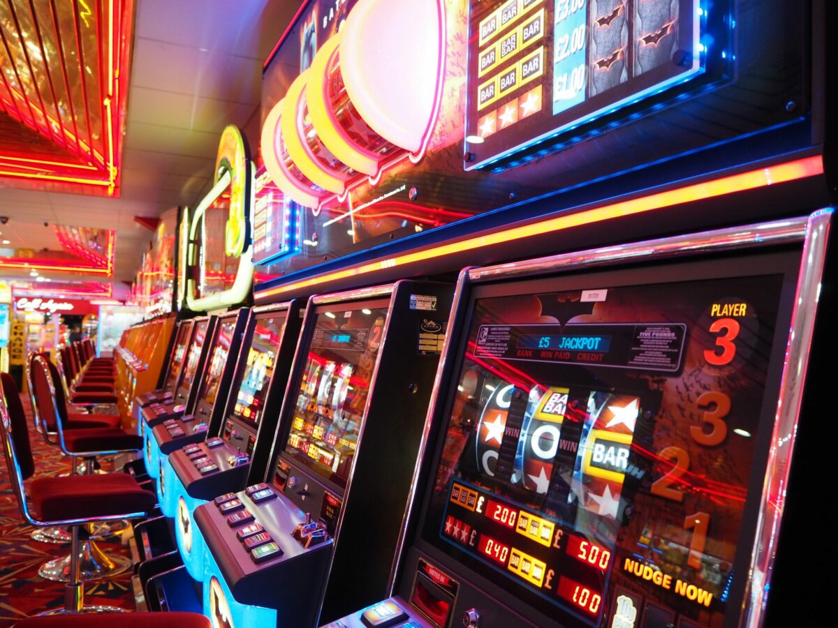 The Pros and Cons of Playing at Ruby Slots Casino Online Compared to Other Online Casinos