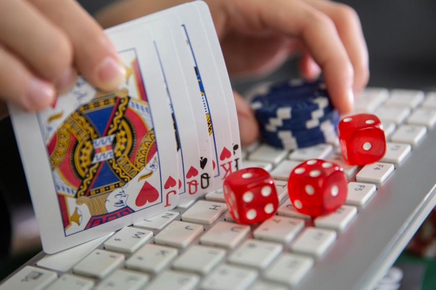 The Advantages of Playing at Challenge Casino Online over Traditional Casinos