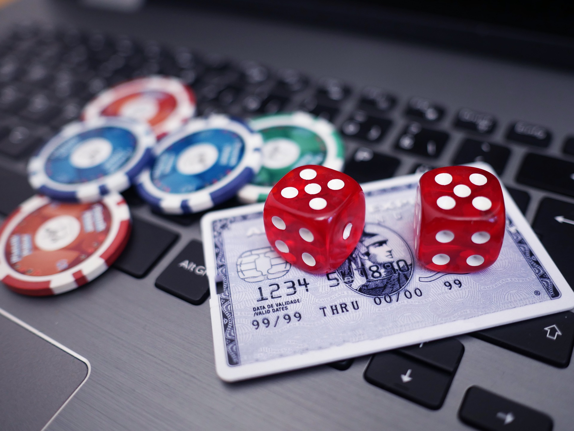 The Advantages of Using Social Media to Promote Online Casinos